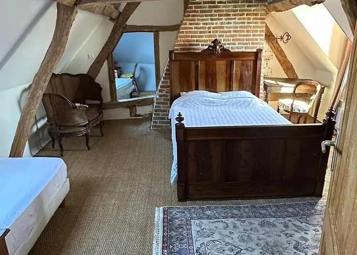 Longère Normande Avec Piscine Et Jardin Hébergement de vacances Landepéreuse