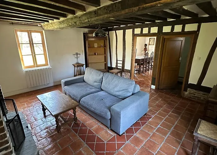 Hébergement de vacances Longère Normande Avec Piscine Et Jardin Landepéreuse