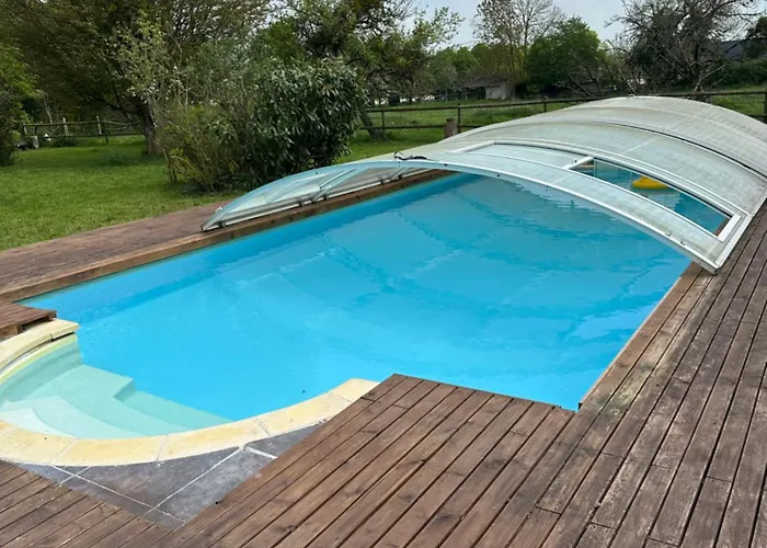 Longère Normande Avec Piscine Et Jardin Hébergement de vacances Landepéreuse